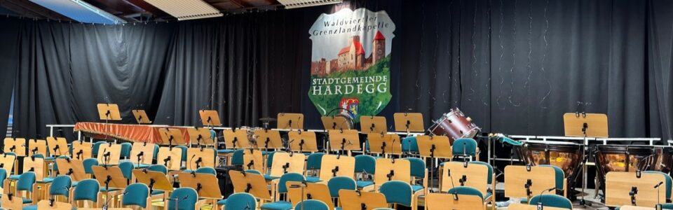 110 Akteure auf der Bühne beim Neujahrskonzert 2025
